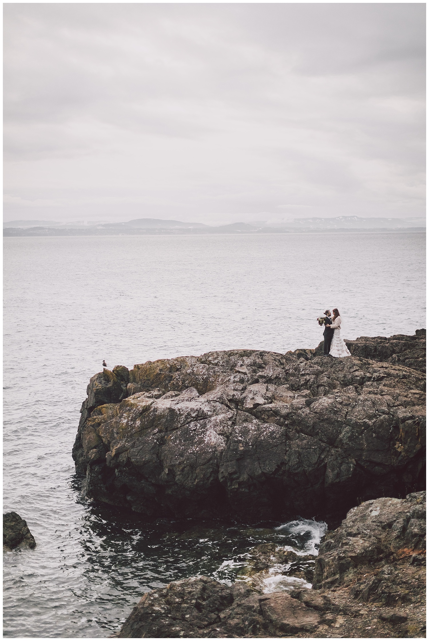 San Juan Island wedding photos at Lime Kiln Lighthouse